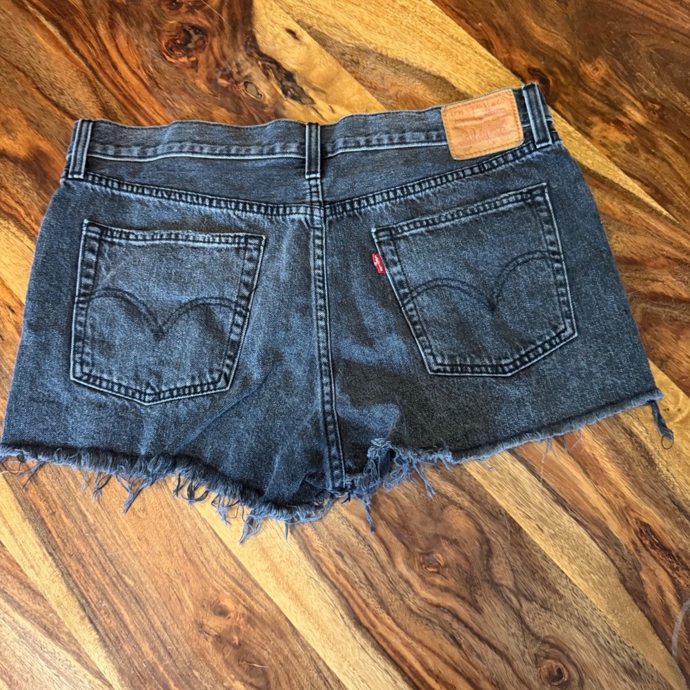 Levis Premium 501 Original Cut Off Shorts Washed Black Distressed 32317-0095 W32 - Picture 2 of 10